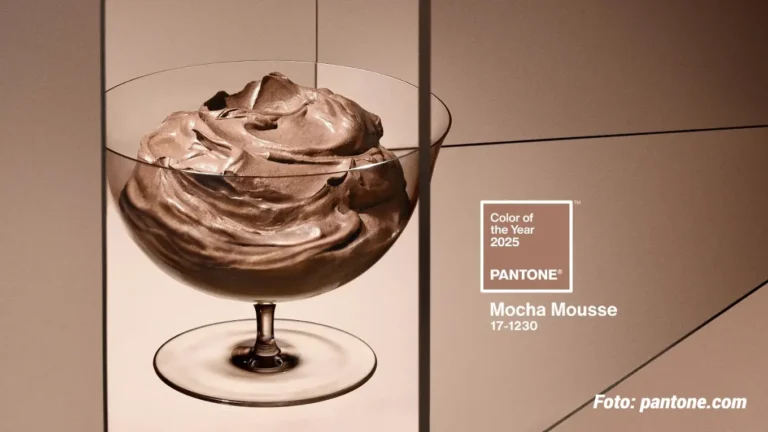 articol-Adsymphony-agentie-marketing-bucuresti-Mocha-Mousse-este-culoarea-anului-2025